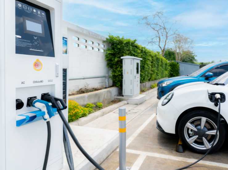Auto elettriche bannate dal governo - Dentrolanotiziabreak.it.it (Fonte foto Canva)