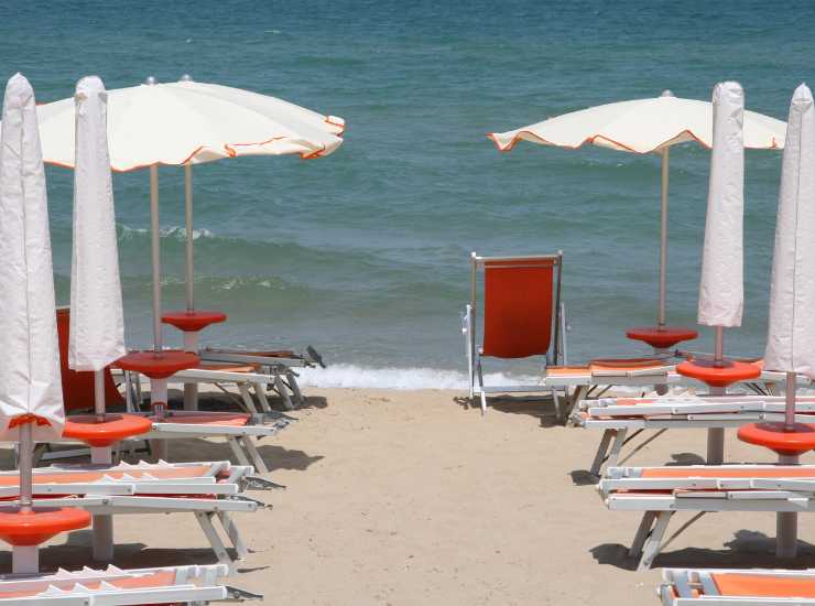 Divieto spiaggia non si può camminare o entrare - Dentrolanotiziabreak.it (Fonte foto Canva)