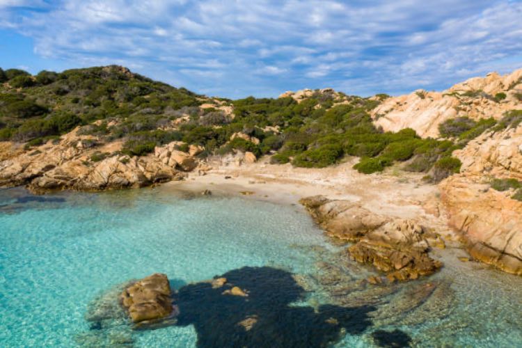 Isola di Caprera - fonte_iStock - dentrolanotiziabreak.it