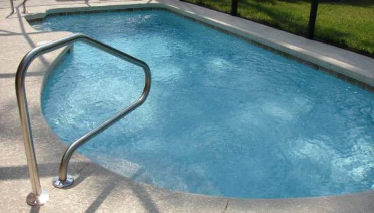 Piscina in casa, scatta il divieto - dentrolanotiziabreak.it -20250801