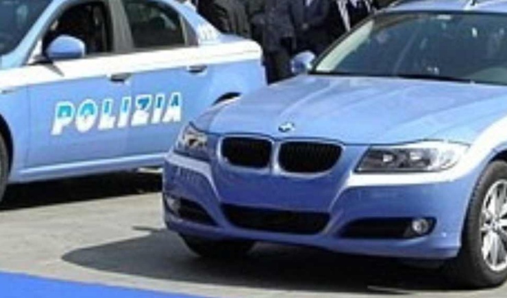 Auto Polizia: posto di blocco