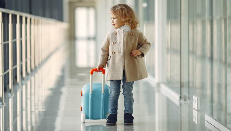 Bambini in aeroporto, ora li lasci per le vacanze - dentrolanotiziabreak.it - 20250917