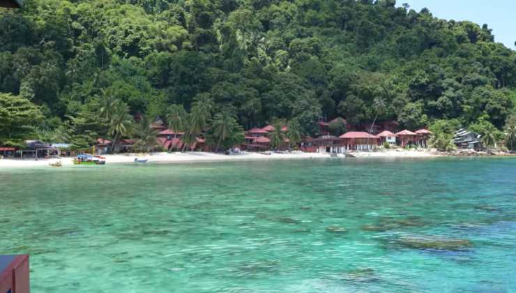 Mare cristallino e spiagge bianche, l'isola che fa concorrenza alle Maldive - dentrolanotiziabreak.it - 20250916