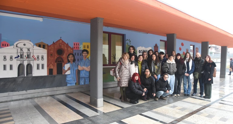 studenti-liceo-alfieri-murales-che-decora-il-cardinal-massaia