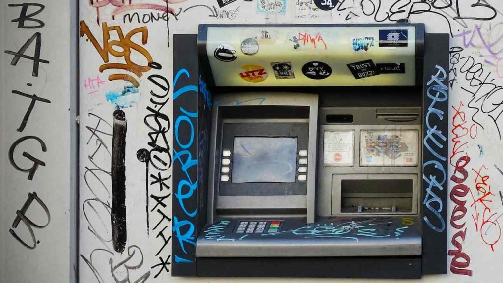 Banche chiuse, nessuno può prelevare - dentrolanotiziabreak.it - 20250811