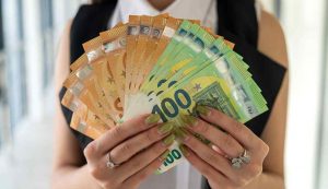 Bonus da 2000 euro - Dentrolanotiziabreak.it (Fonte foto Canva)
