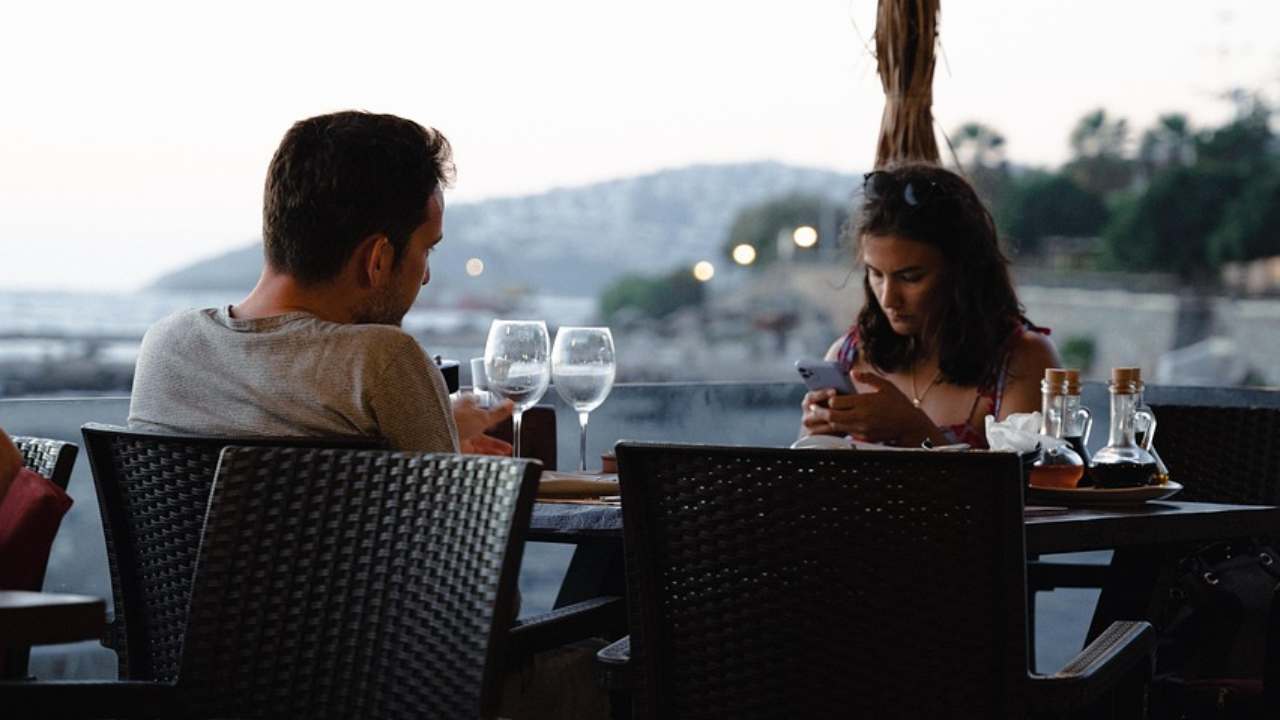 Cena salatissima in una località della costa - dentrolanotiziabreak.it - 20250805