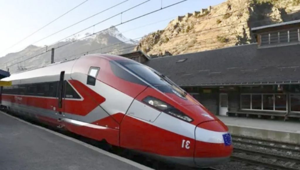 Treni bloccati, pendolari nel caos serale sulla Novara-Biella | Se non ti sei organizzato rimani fermo
