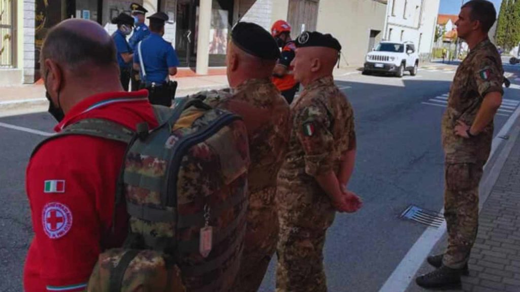 Preparativi per far brillare ordigno bellico