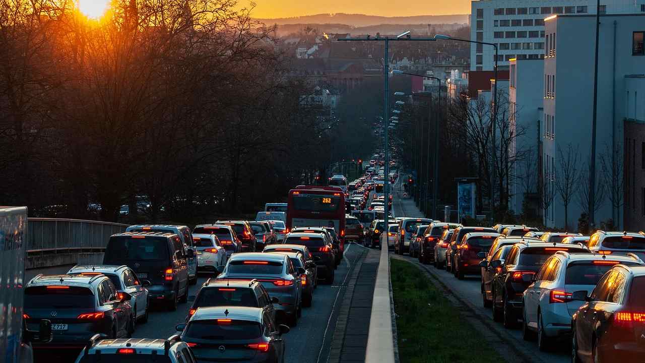 Stop alle auto in città, scatta divieto di circolazione - dentrolanotiziabreak.it - 20250805
