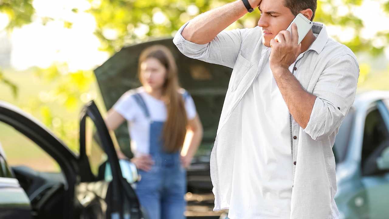 Agosto ad alta tensione: incidenti e auto ribaltate tra Ivrea e Torino