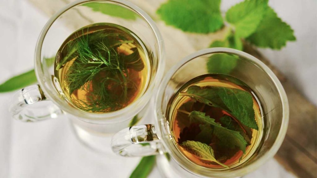 Pancia piatta con le tisane