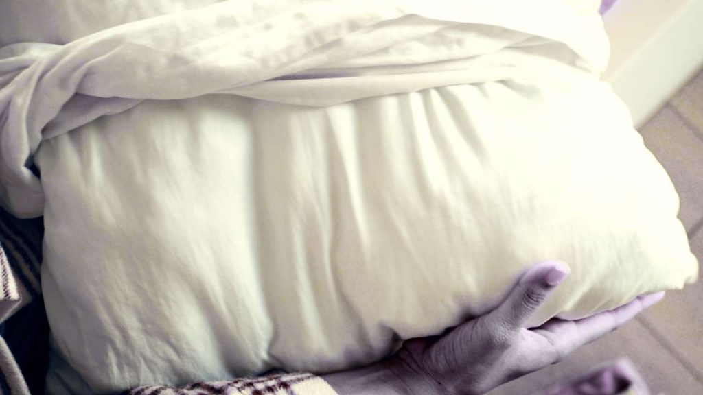 Cuscino ingiallito, come farlo tornare bianco