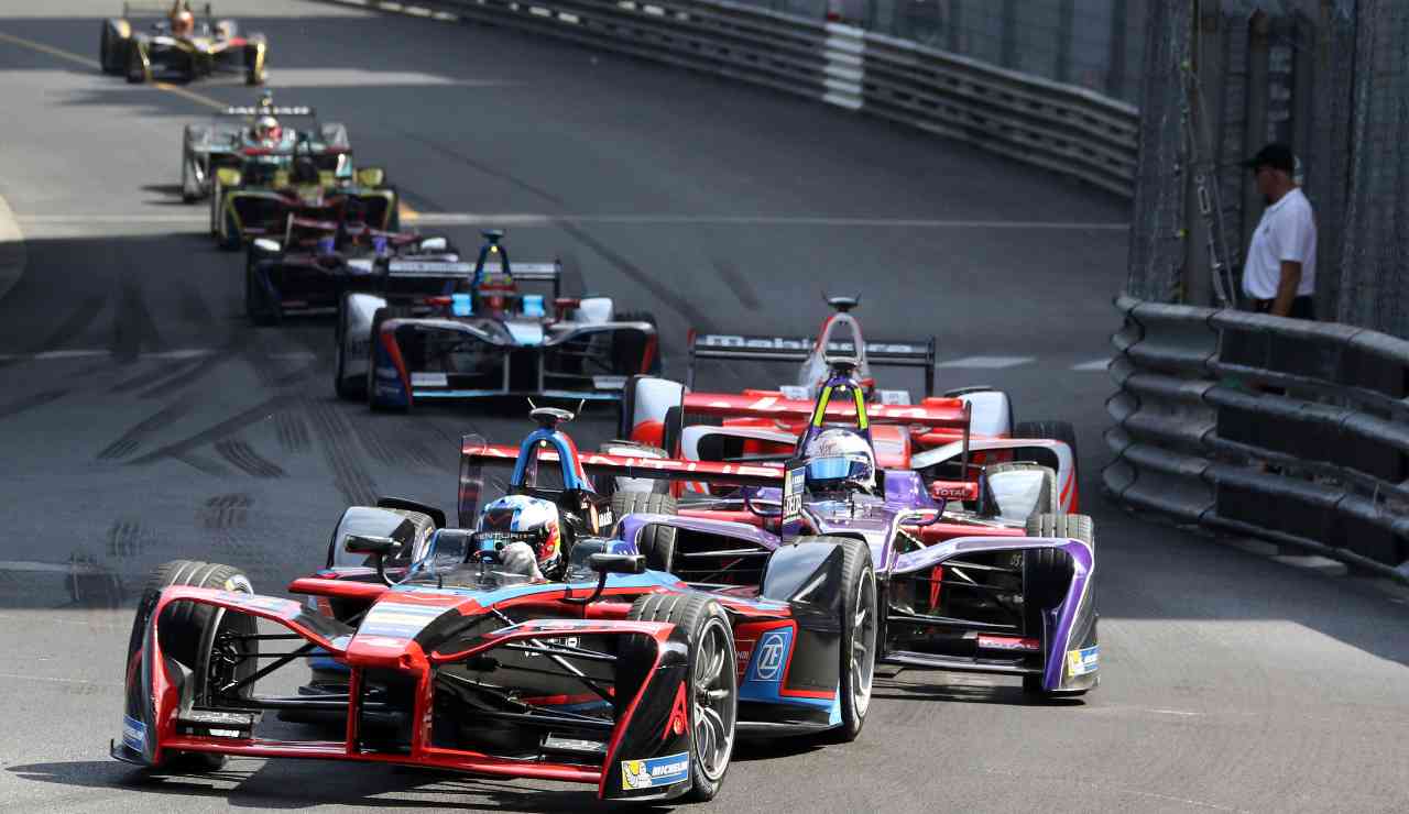 Difficile addio alla Formula 1 - Dentrolanotiziabreak.it (Fonte foto Canva)