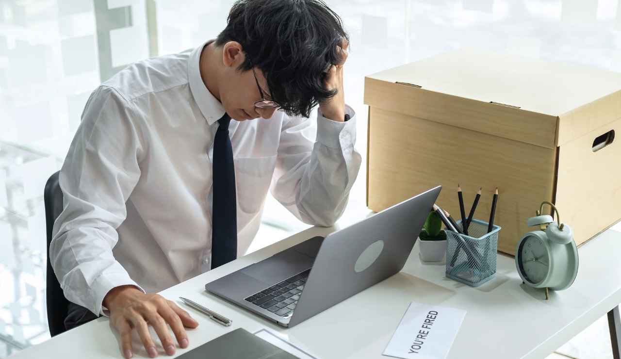 Eccessi in vacanza ti licenziano - Dentrolanotiziabreak.it (Fonte foto Canva)