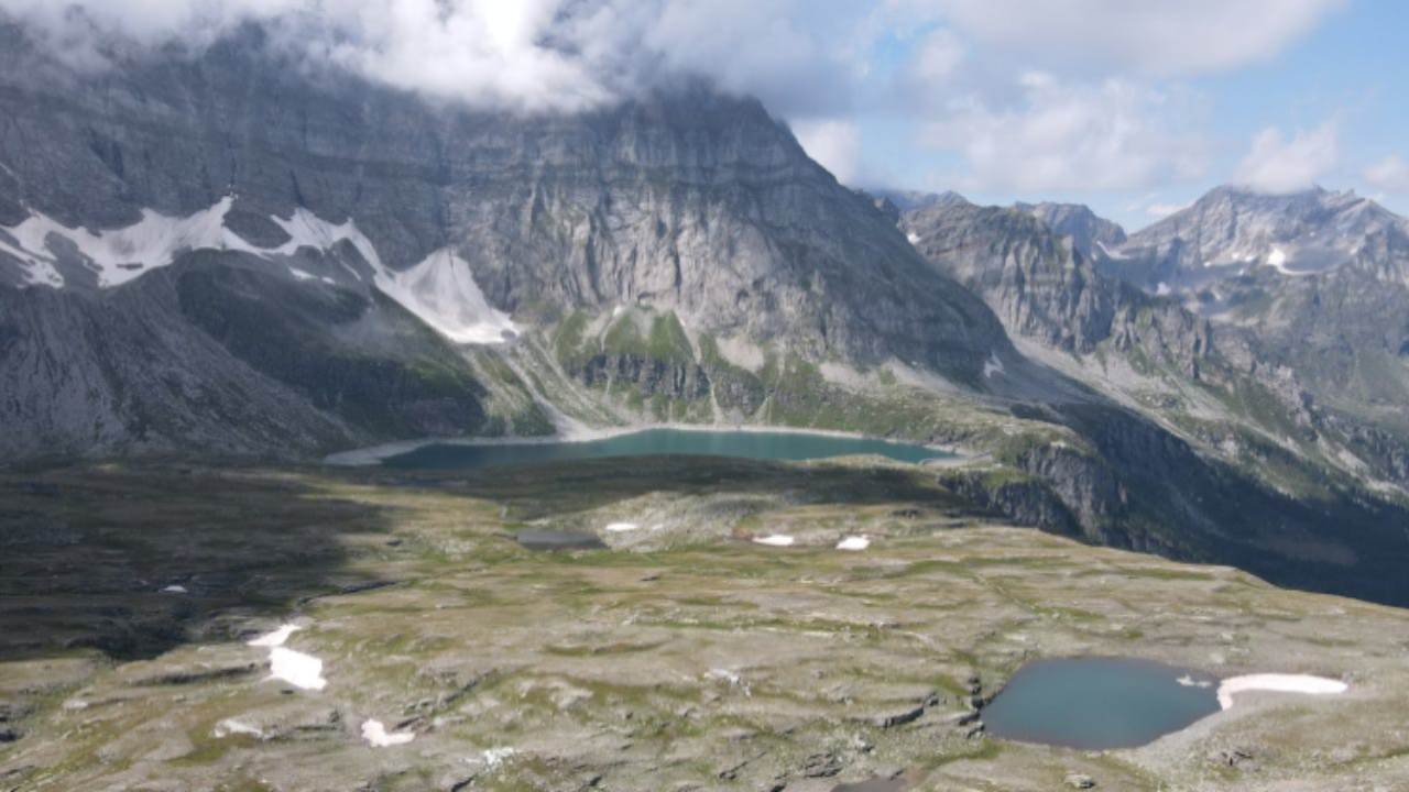 Piemonte, ghiacciai in ritirata: montagne fragili e nuovi rischi | Cosa sta succedendo