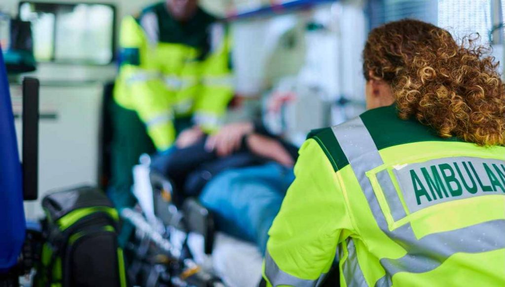 Ambulanza, soccorso ai feriti