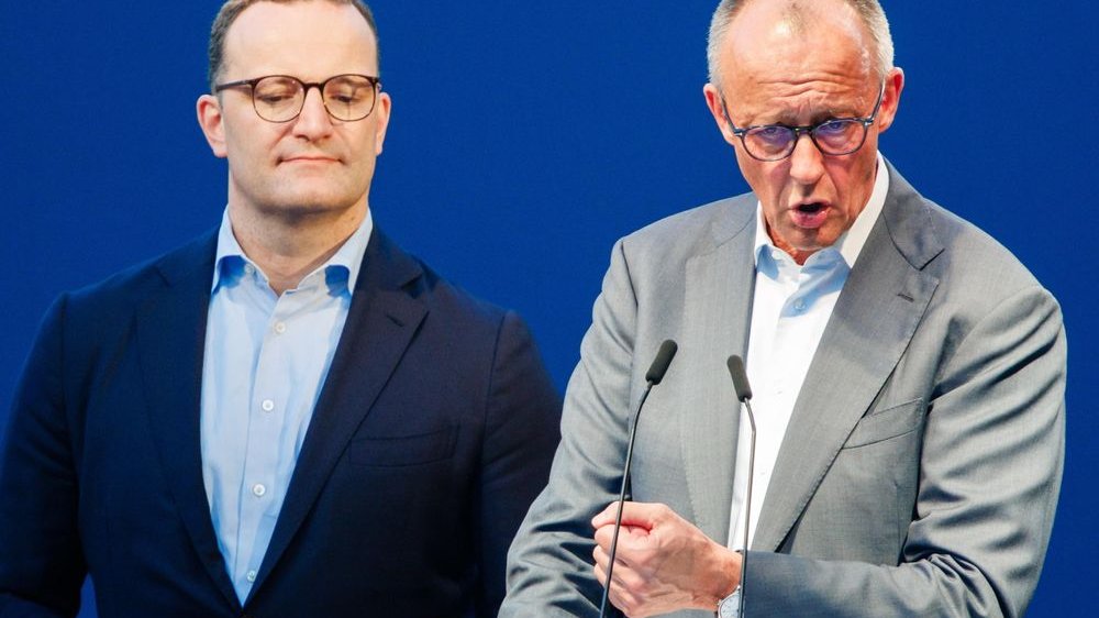 Jens Spahn e Friedrich Merz durante un confronto politico