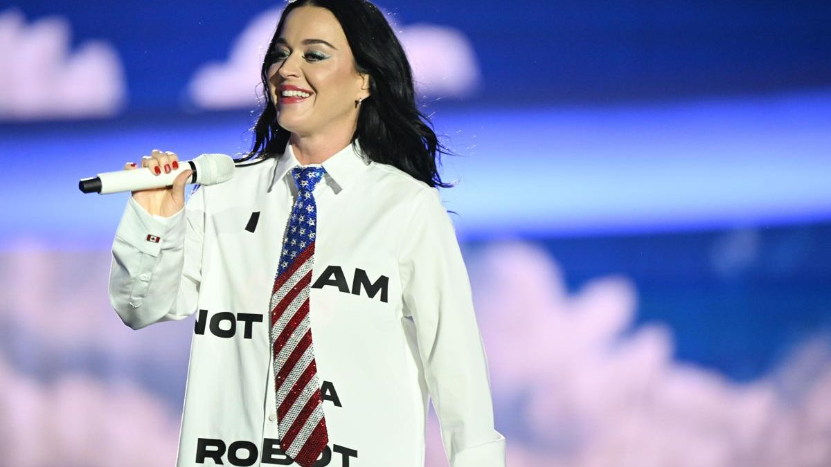 Katy Perry contro Trump: “Fireworks” usata per attacchi militari