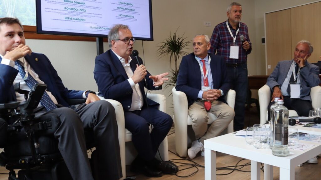 Festa delle Alpi a Pontechianale: dibattiti su giovani, clima e professioni