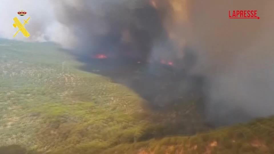 Incendio in Spagna, le immagini aeree mostrano il rogo devastante vicino Madrid