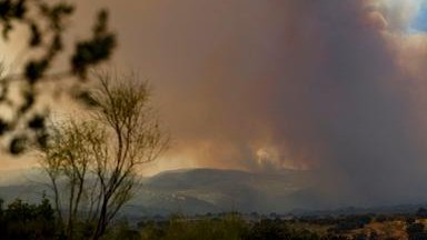 Incendio devastante vicino Madrid, 40.000 evacuati e rogo incontrollabile