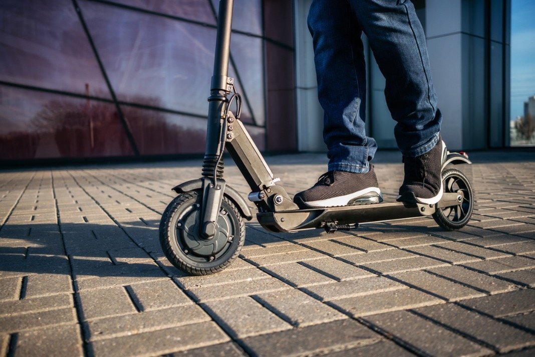 Costi elevati e scarsa offerta: la stangata delle assicurazioni sui monopattini elettrici