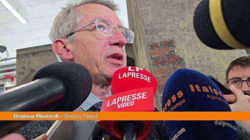 Orari più restrittivi per piazza Bellini, il sindaco spiega la decisione