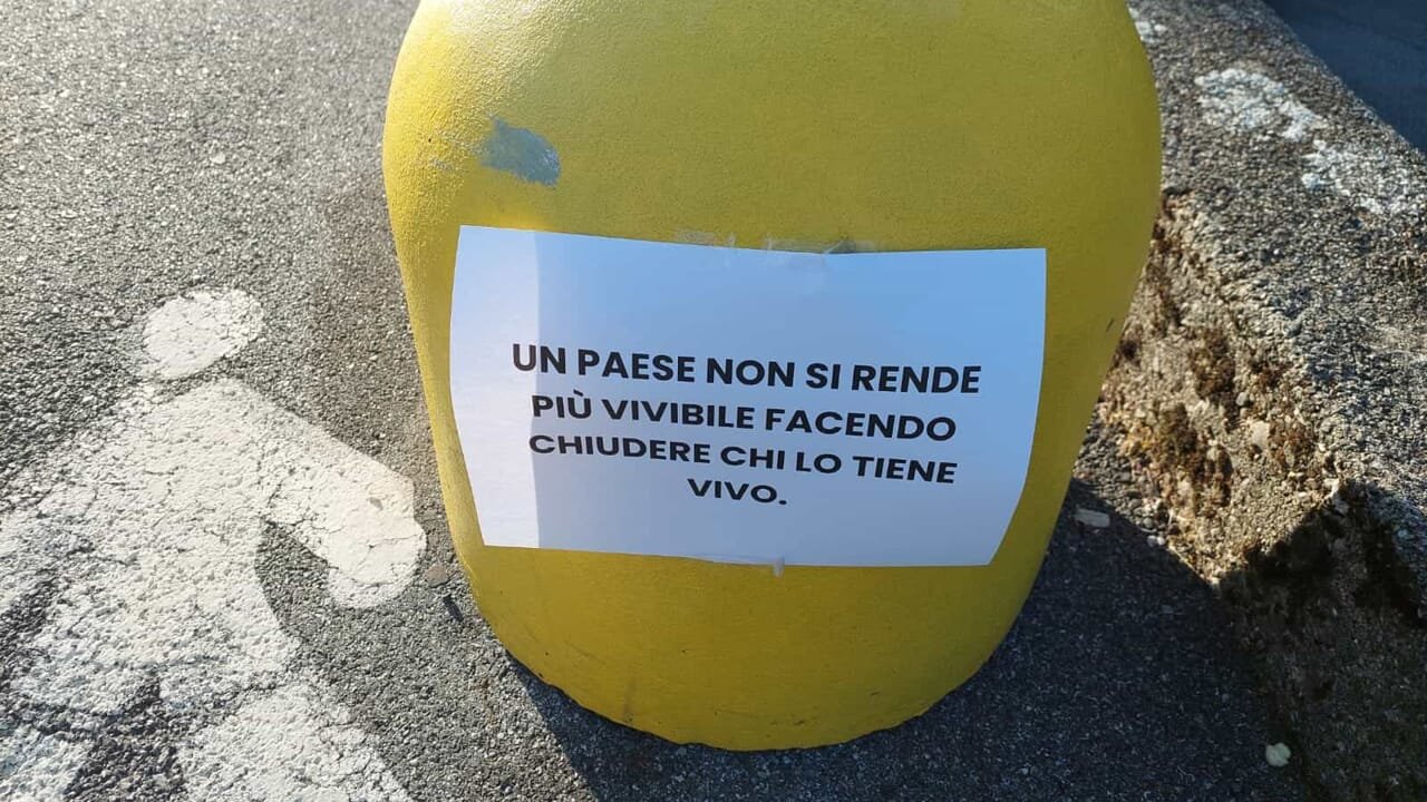 San Fedele d’Intelvi, cartelli contro l’ordinanza: il sindaco Pozzi apre al confronto