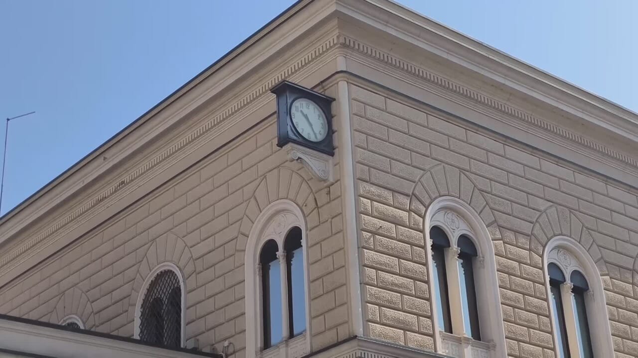 La città si ferma alle 10.25 per la 46esima volta | VIDEO
