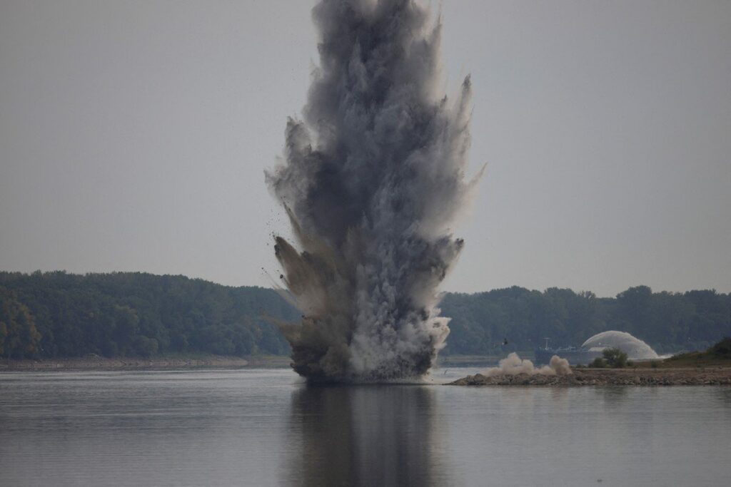Romania esplosione roccia per deviare acqua del Danubio a reattore nucleare e evitare crisi energetica