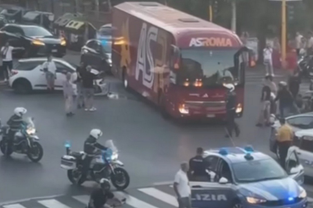 Incidente stradale blocca bus Roma prima della sfida, tensione tra D’Amico e Percassi