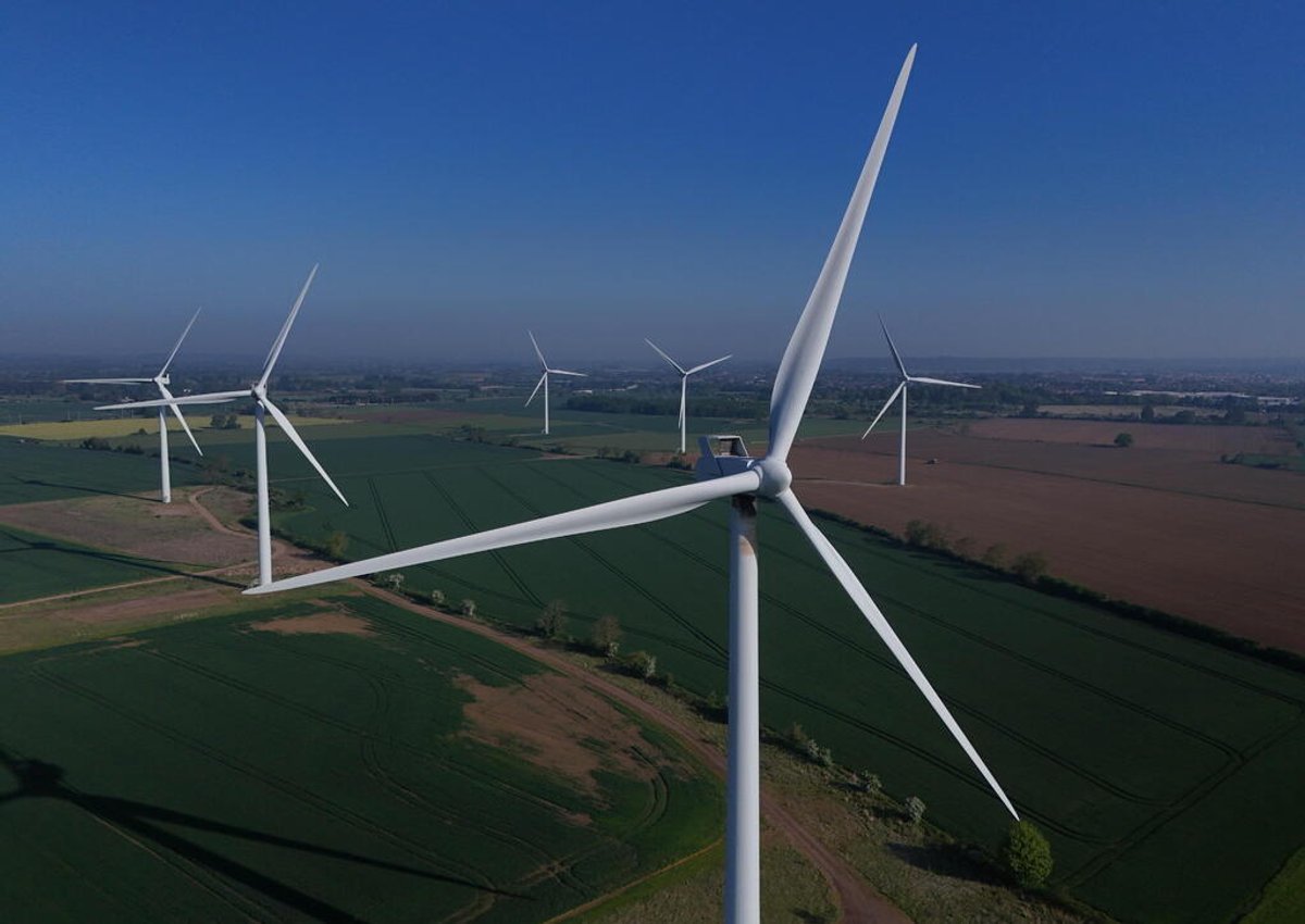 Energia, 4.000 progetti rinnovabili bloccati in Italia: la burocrazia frena i 150 GW