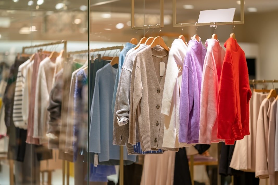 Garanzia, obbligo di trasparenza nei negozi: il test del Salvagente svela lacune nel fast fashion