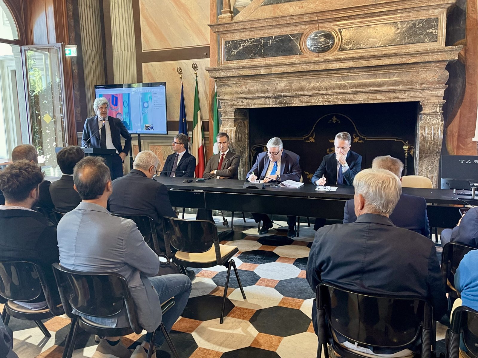 Lavori sulla variante Tremezzina, galleria Comacina al 40%: 120 mezzi pesanti al giorno sulla Regina